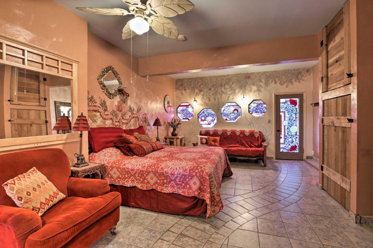 Exotic Home With Patio And Grill Walk To Canyon Lake! Exterior photo